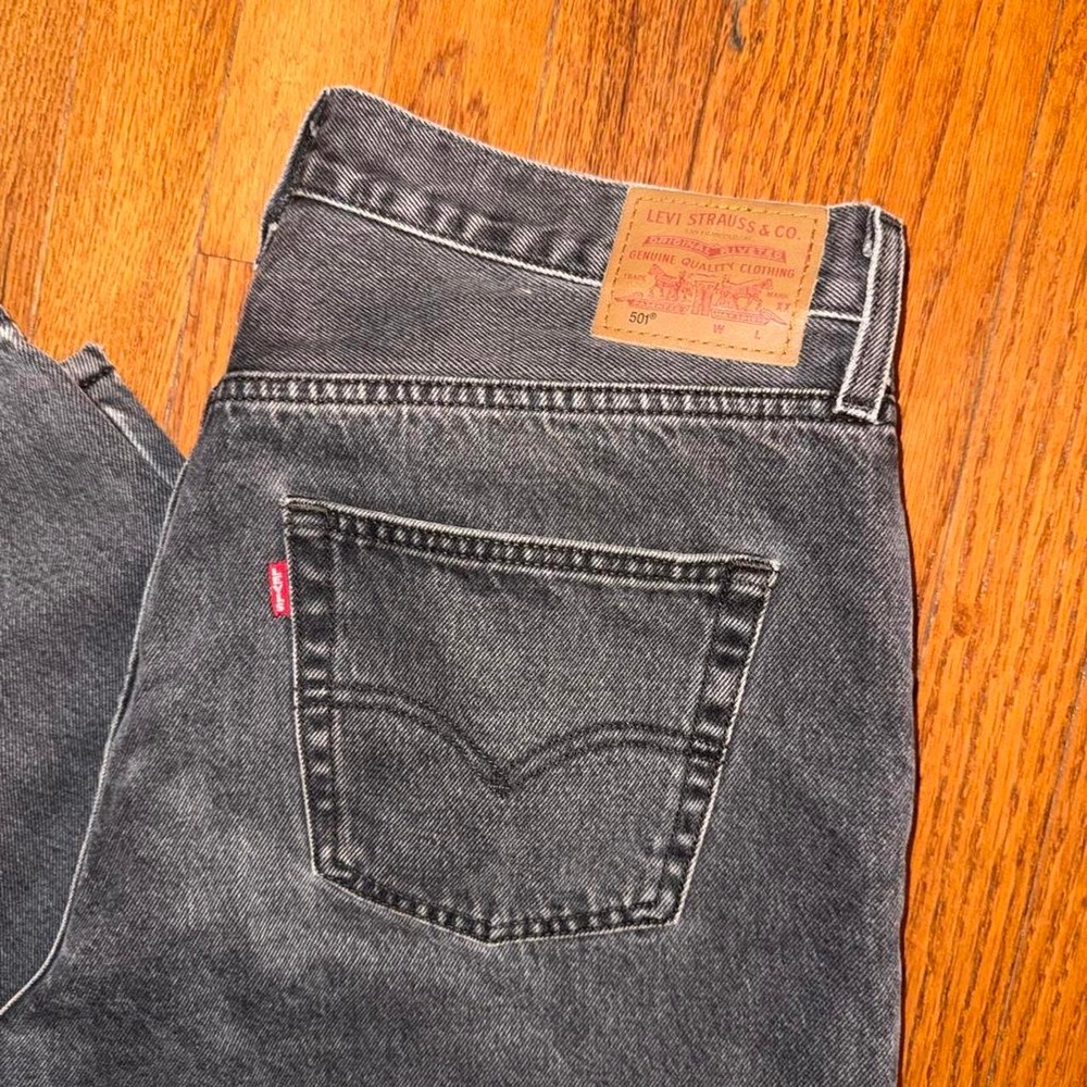 Levis Premium 501 Original Fit Jeans Mens 32x32 Washed Black Grey Button Fly - Picture 2 of 5